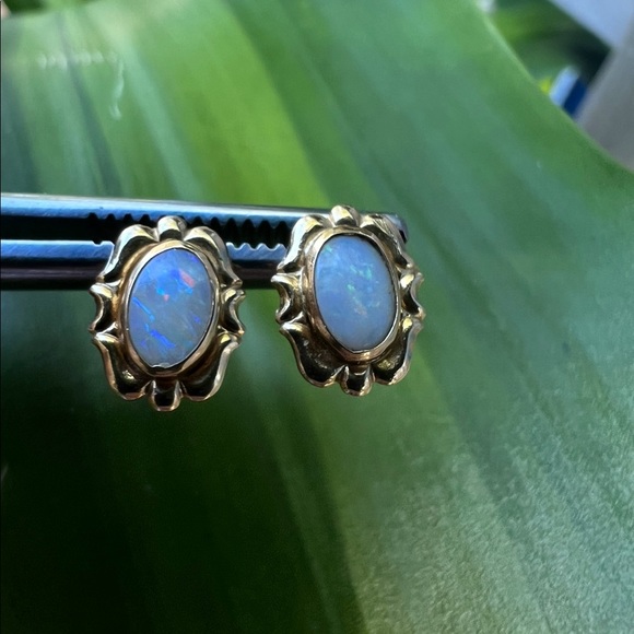 Vintage solid 14k yellow gold genuine opal earrings - Picture 10 of 16